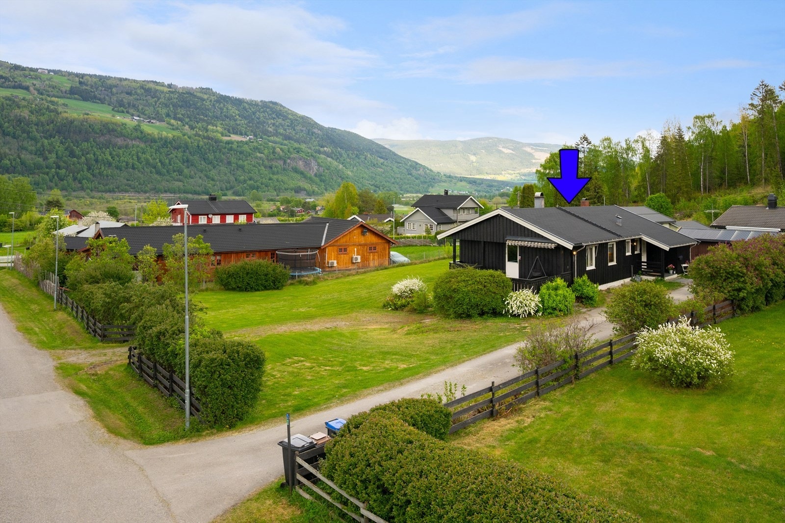 Unni Rolstad v/Eiendomsmegler 1 presenterer Lidarheimvegen 18! Galleribilde