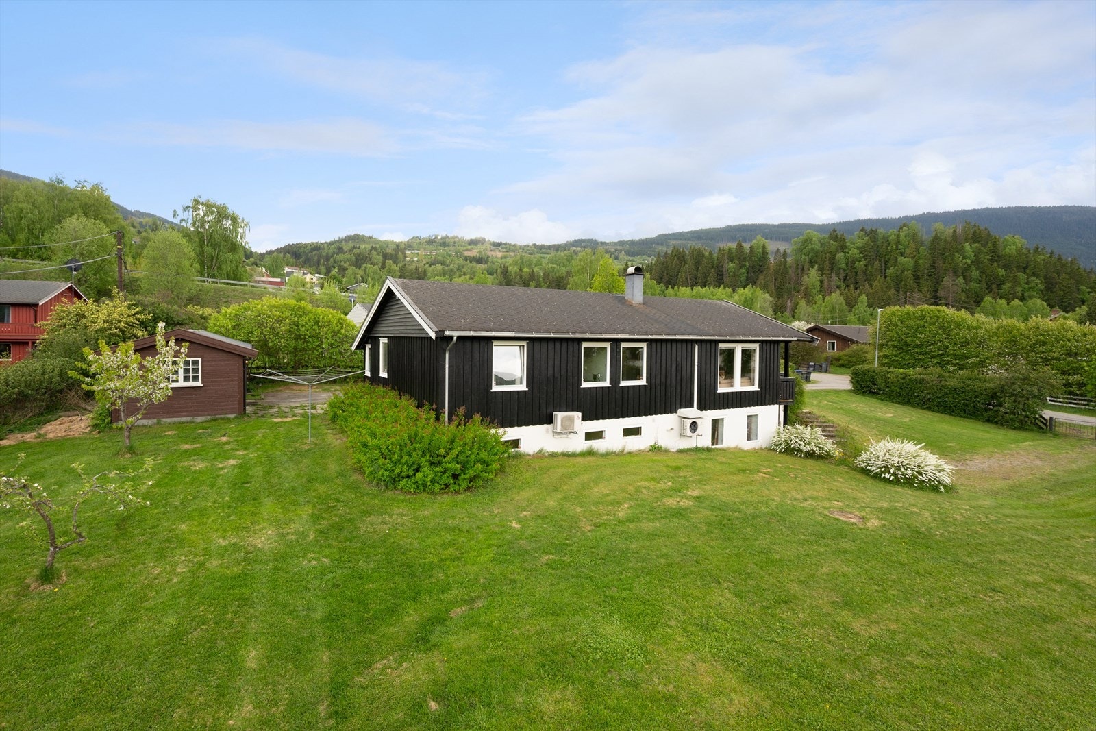 Herfra er det ca 5 minutters kjøring til sentrum av Hundorp. Galleribilde