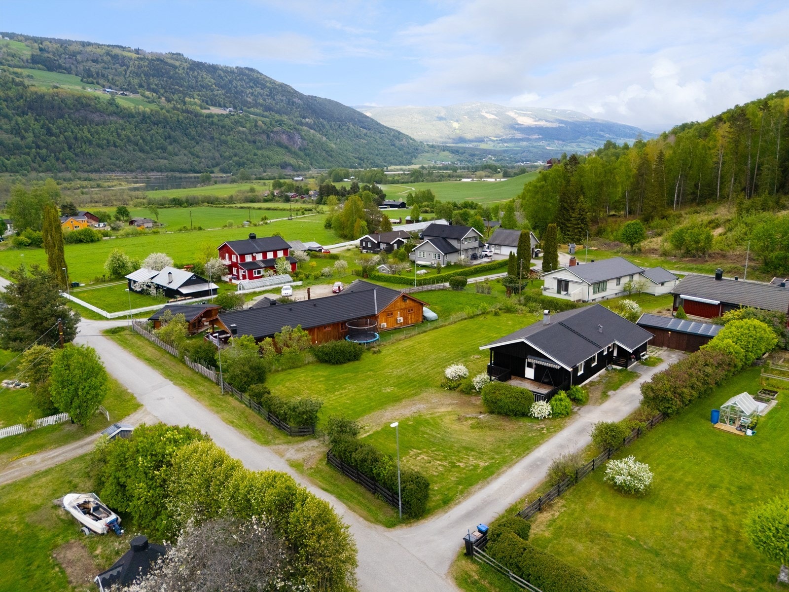 Området ligger nær flotte tur- og fjellområder. Galleribilde