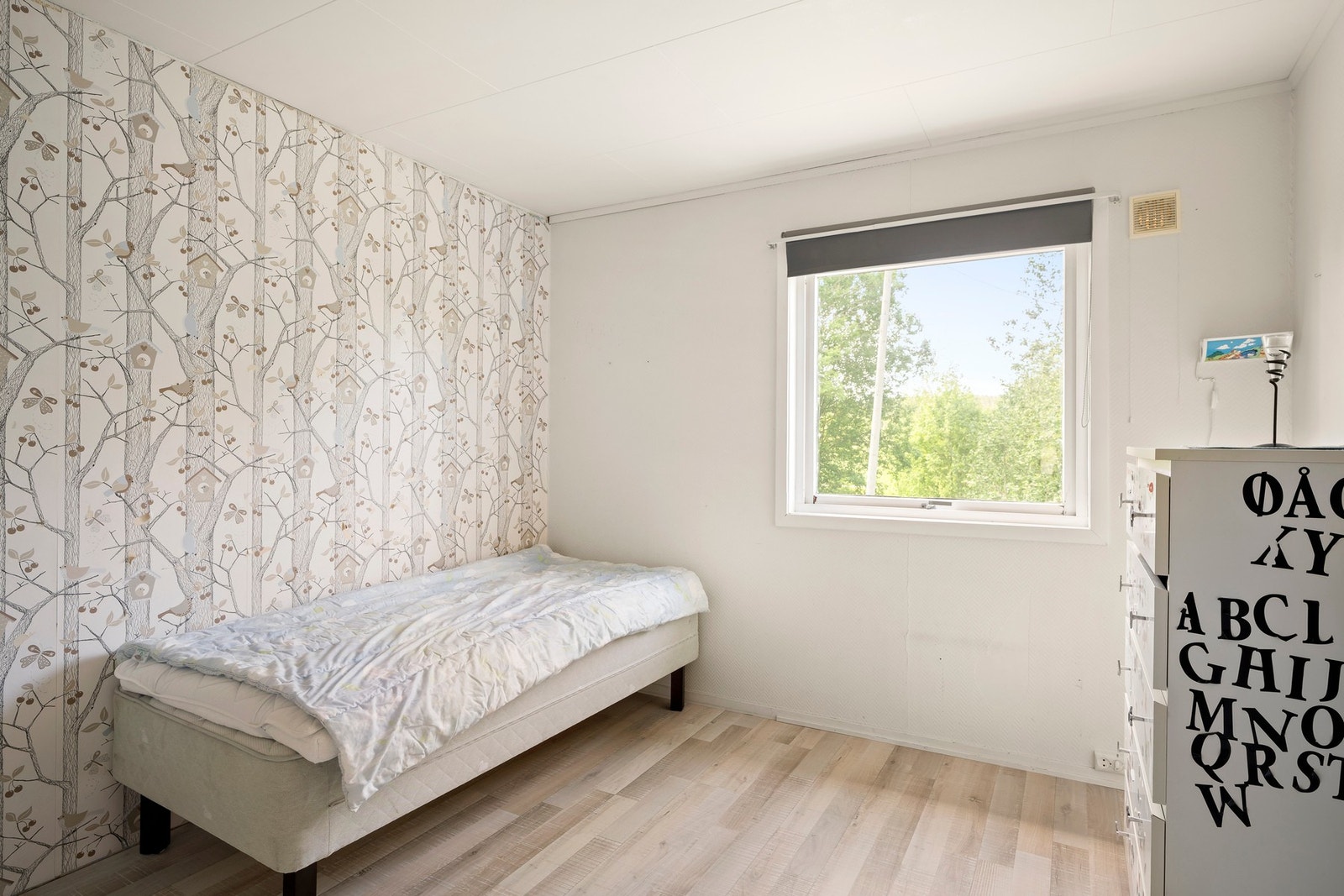 De to øvrige soverommene egner seg godt som barnerom, kontor eller gjesterom, og gir fleksible bruksområder etter behov. Galleribilde