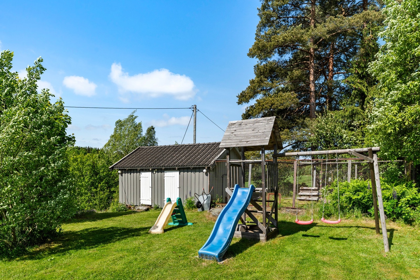 Sæbyvannet ligger i nærheten og byr på populære bademuligheter sommerstid. Galleribilde