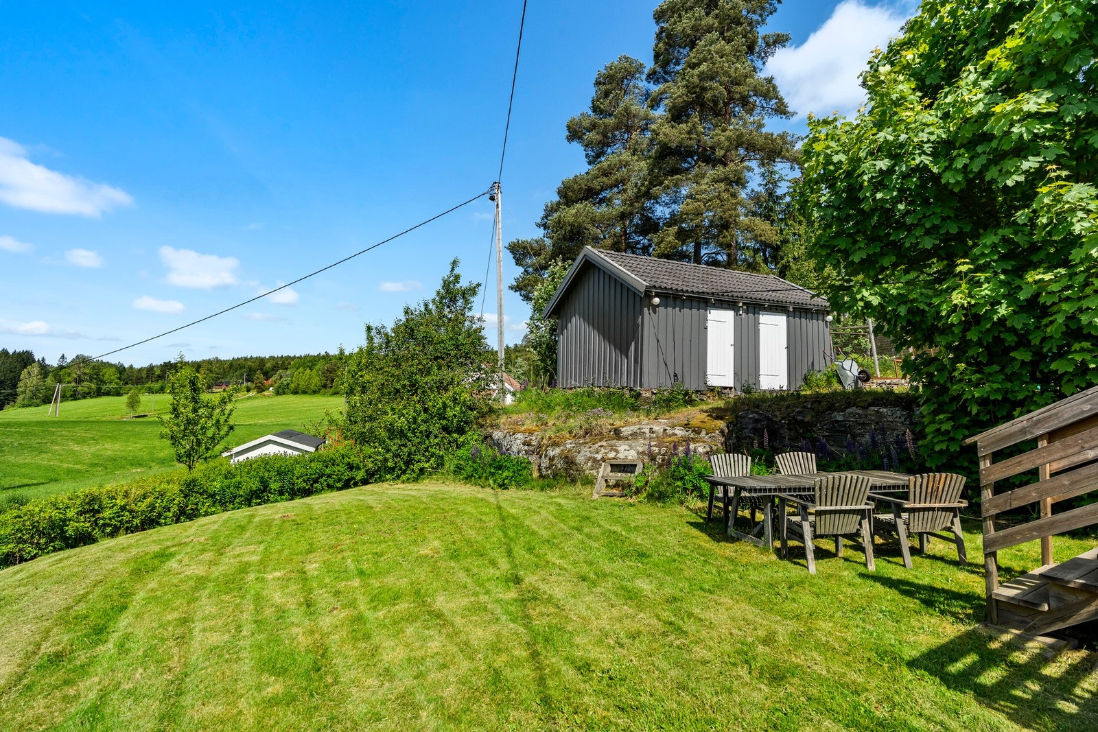 Om vinteren er det kort vei til både Trøsken lysløype og Kjerringåsen skisenter. Galleribilde