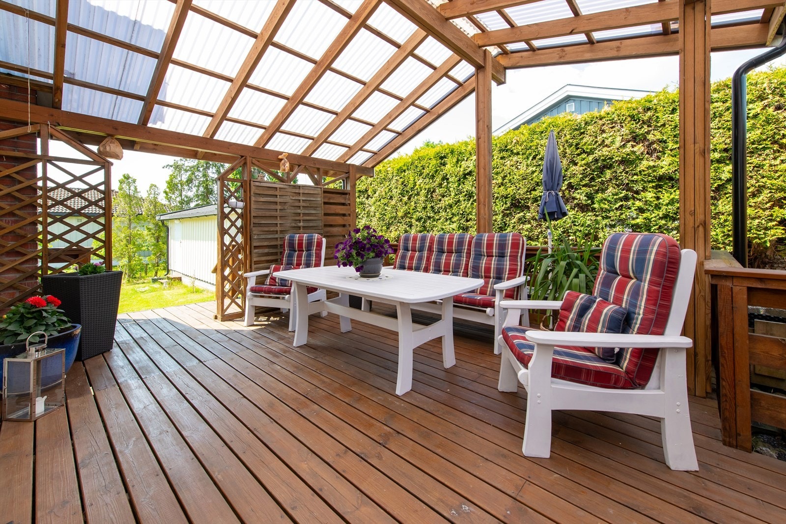 Fra stuen er det utgang til terrasse på ca 21m2. Galleribilde