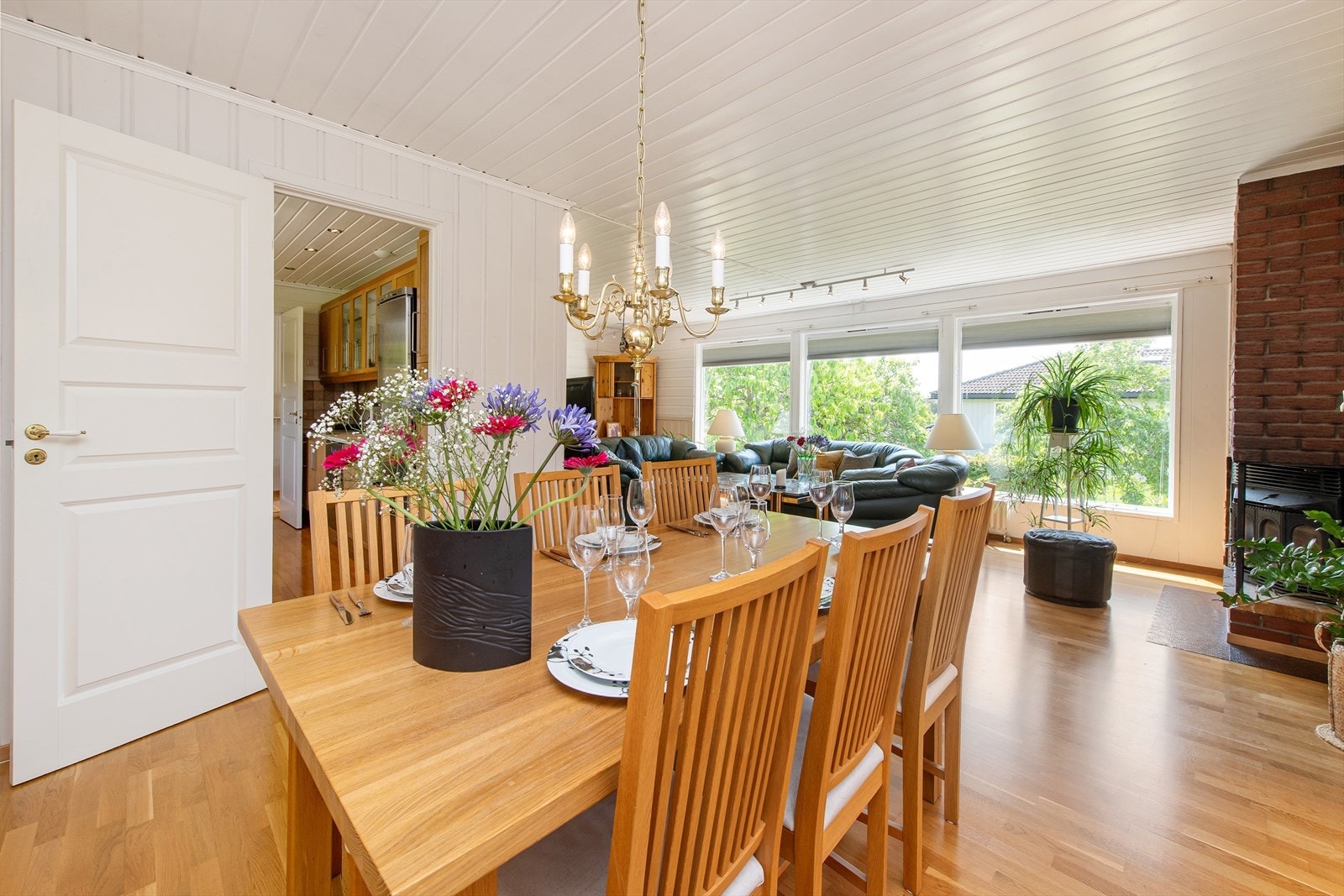 Spisestuen har god plass til et større spisebord med stoler til. Galleribilde