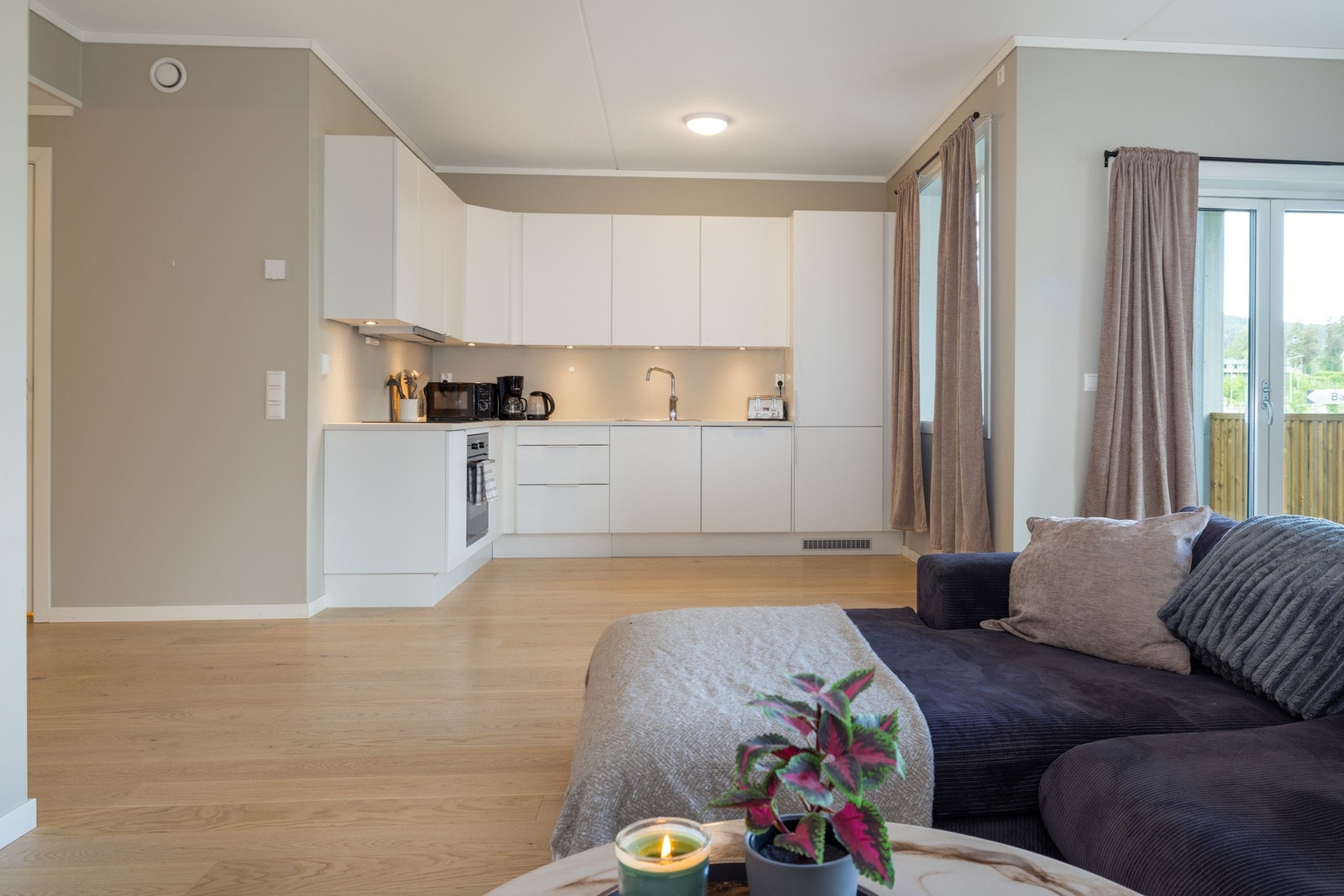 Kjøkken med integrerte hvitevarer fra Elektrolux. Galleribilde