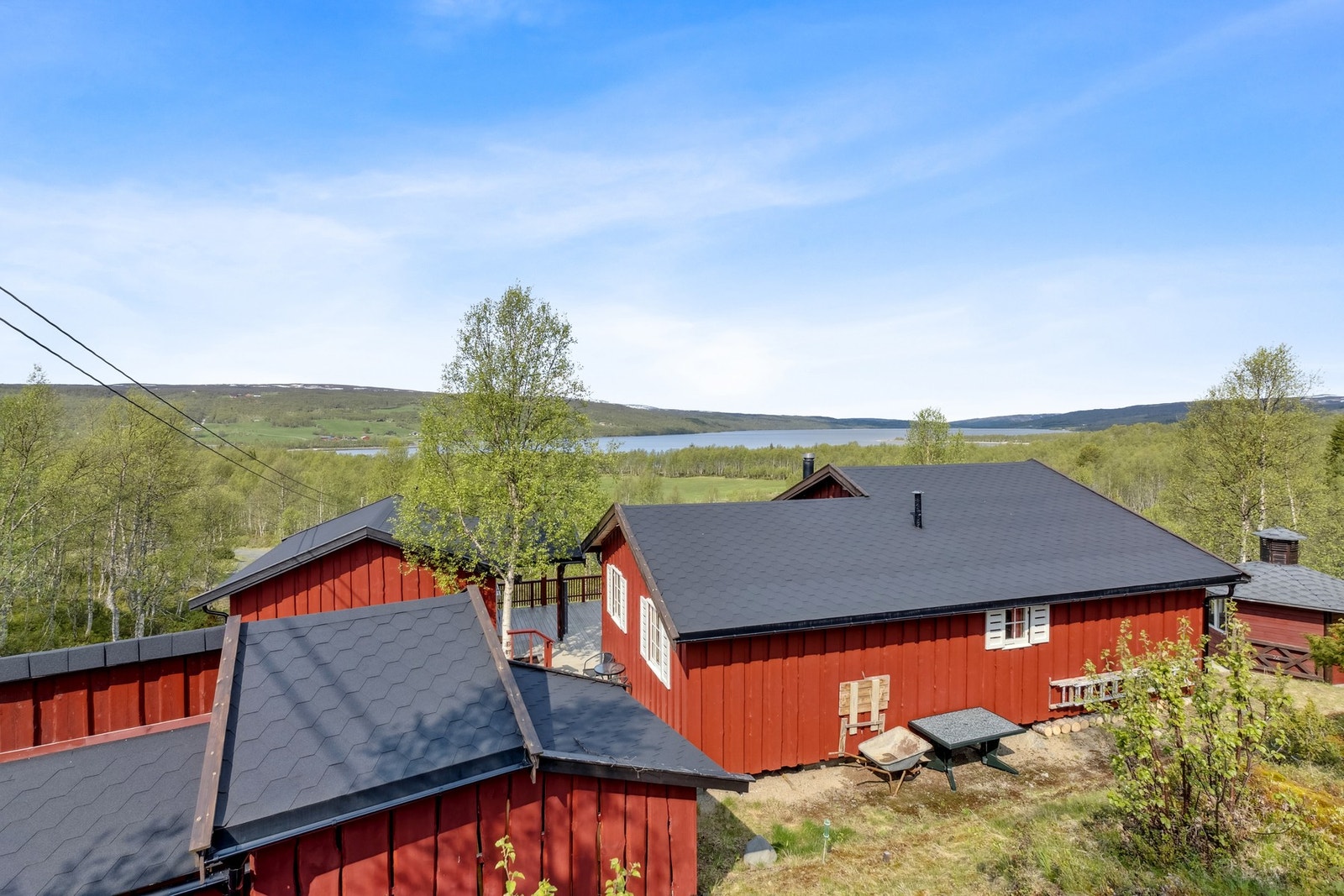 Boligen ligger i et området med gode forutsetninger for å leve et friluftsliv. Galleribilde