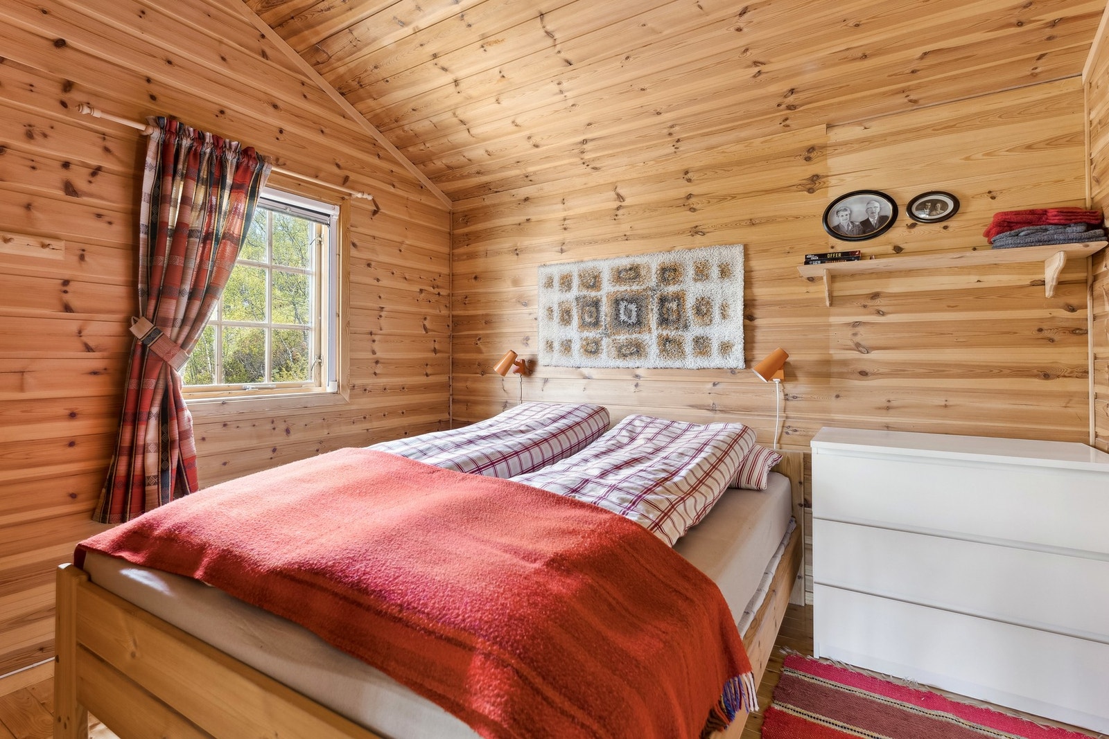 Soverom på 8 kvm med mulighet for å innrede med skap. Galleribilde