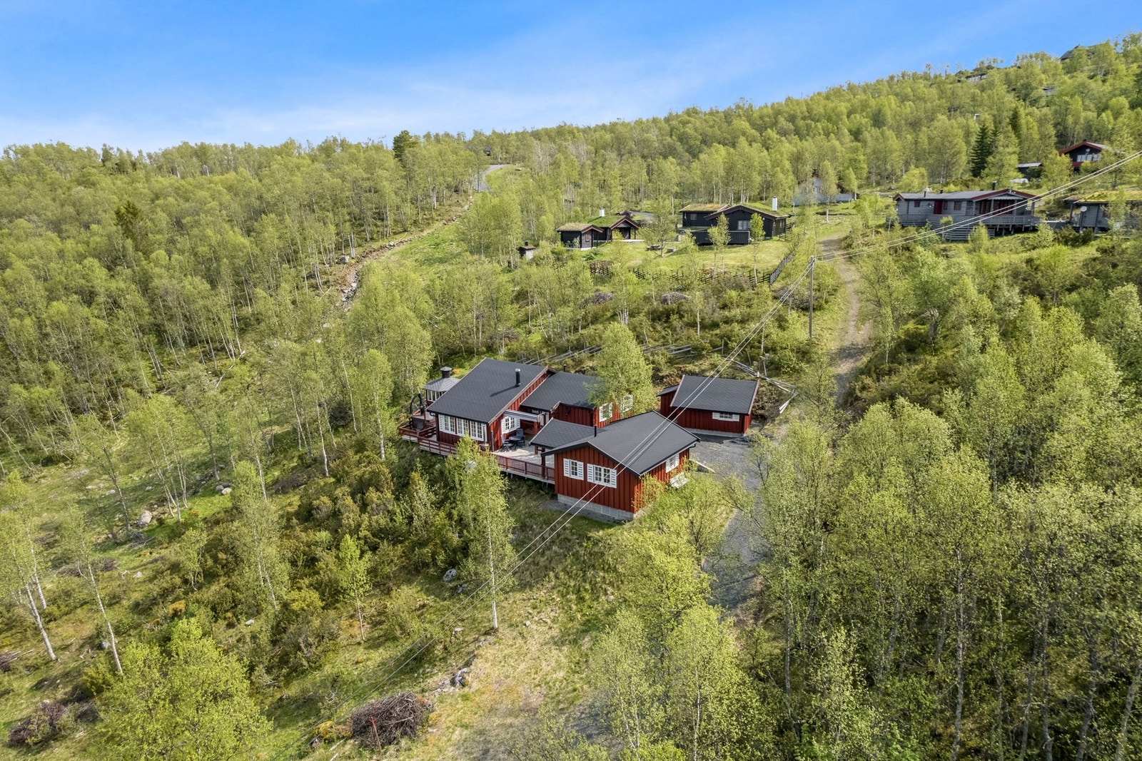 Eiendomsmegler1 ved Oliver Almli Reinås presenterer: Rotvollivegen 41. Galleribilde