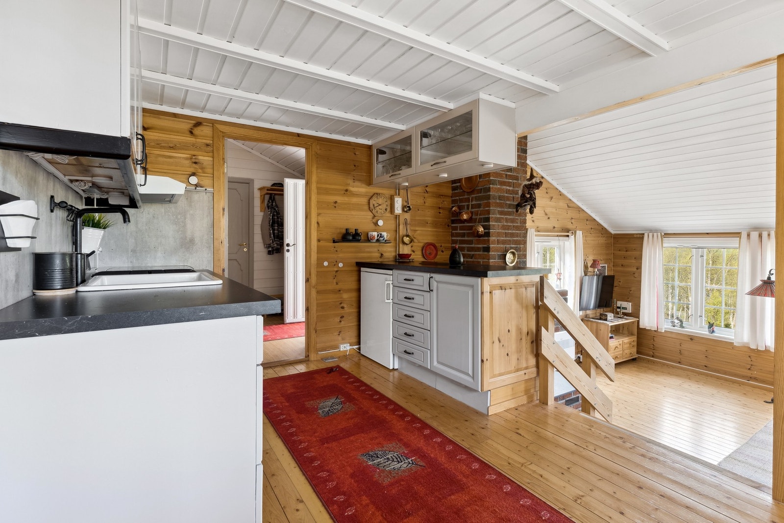 Kjøkkenet er adskilt fra stuen og er på 9 kvm (HEBOS). Galleribilde