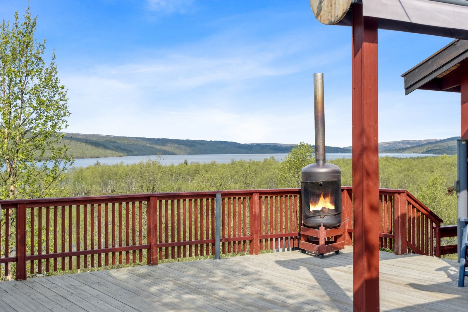 Hytten er vestvendt og har svært gode solforhold hele dagen. Galleribilde