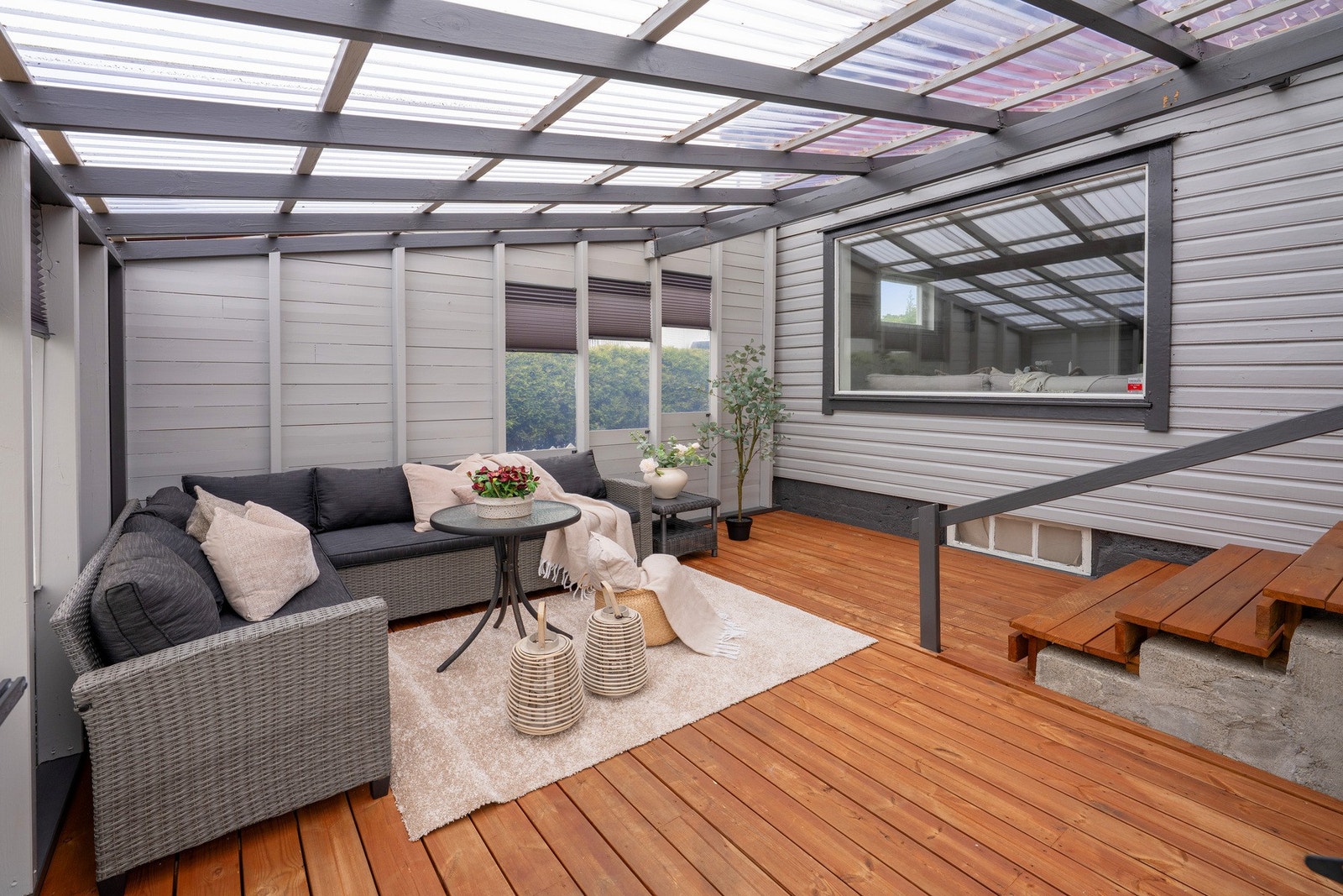 Fantastisk hagestue. Her er det godt å nyte sene høstkvelder. Galleribilde