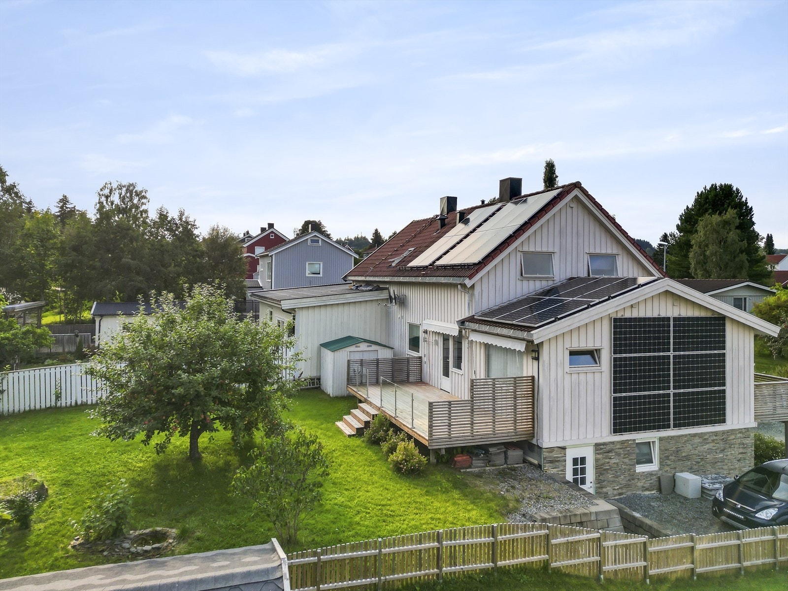 Flott uteområde på tomten Galleribilde