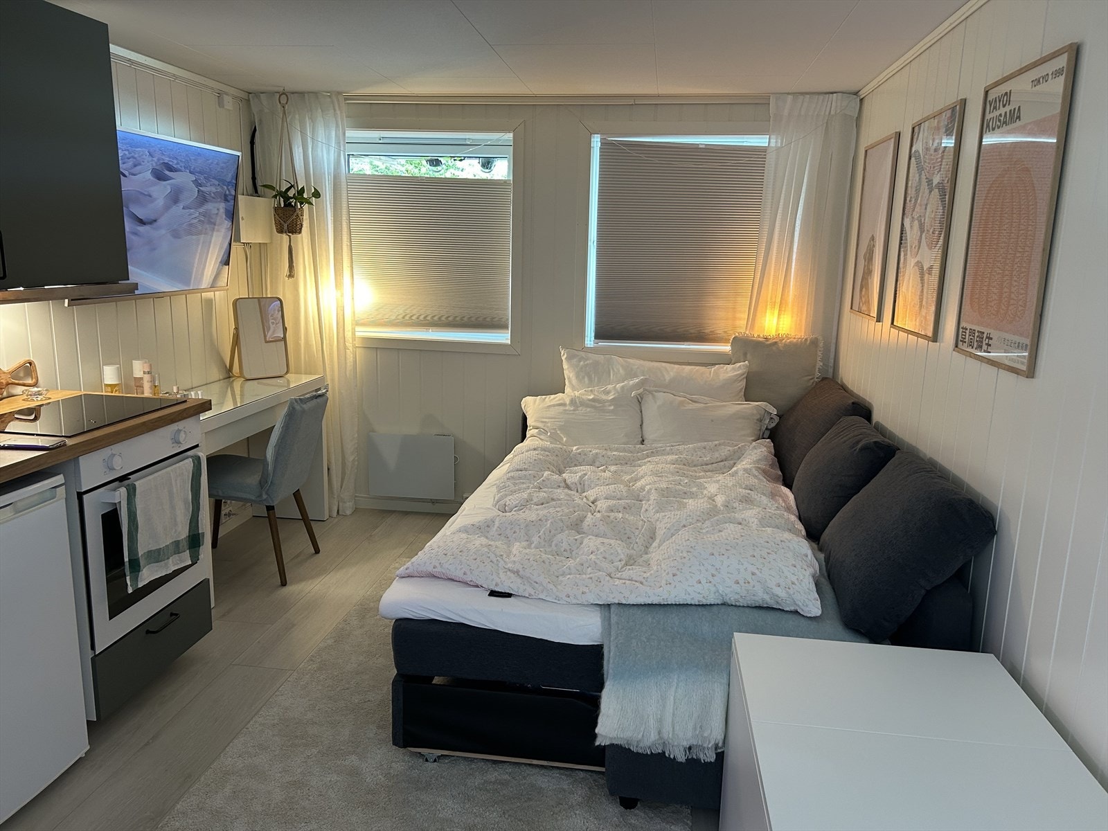 Stue hybel 2. ( Denne fremstår som en egen boenhet og er ikke godkjent/omsøkt. Pt utleid til kr 7500,- Galleribilde