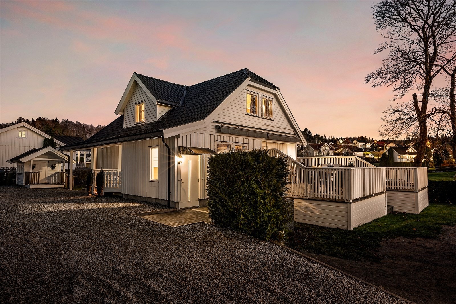 Dette skaper en fredelig og lun atmosfære, perfekt for familieaktiviteter og rolige stunder i grønne omgivelser. Galleribilde