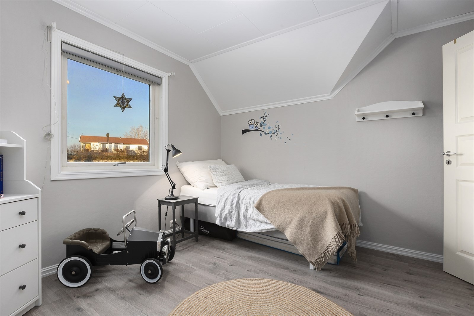 I boligens 2.etasje er soveromsavdelingen med 3 soverom av god størrelse. Galleribilde