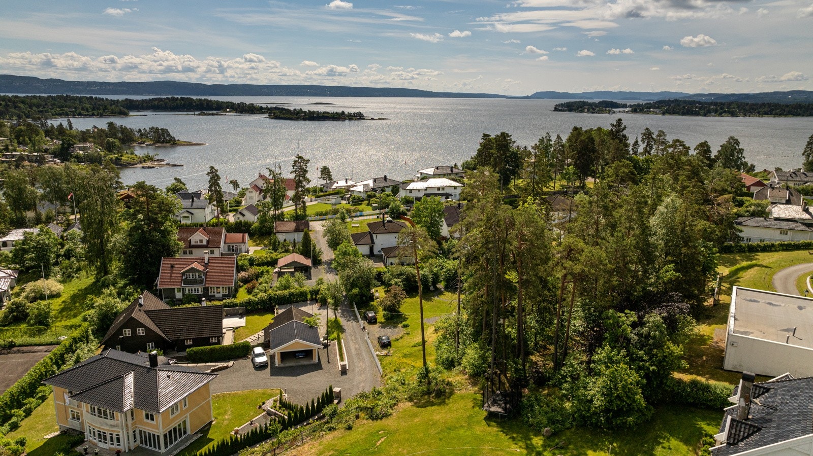Tomten er delt i 2016 og har andel av strandparsell Galleribilde