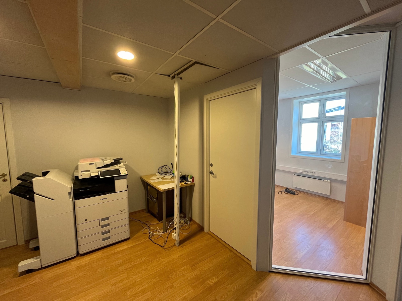 Felles skriver utenfor kontor 3 Galleribilde