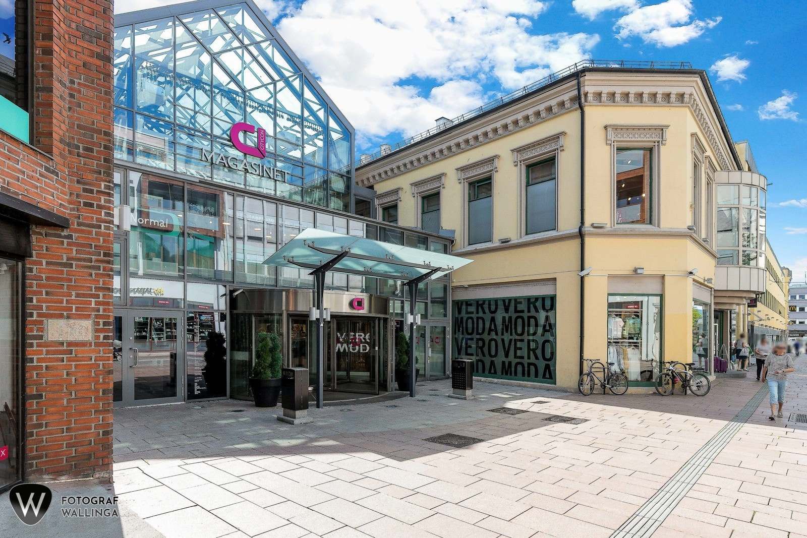 Magasinet kjøpesenter er bare 3 minutters gange fra boligen. Galleribilde
