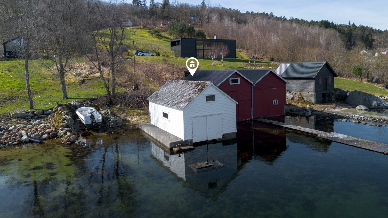 Tilhørende naust! Galleribilde