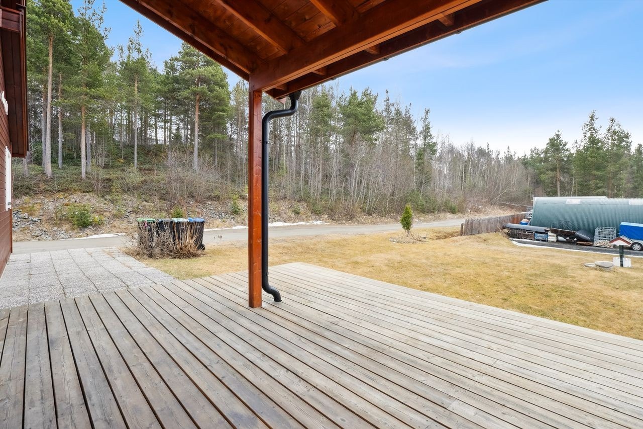 Terrasse ved hovedinngang. Galleribilde