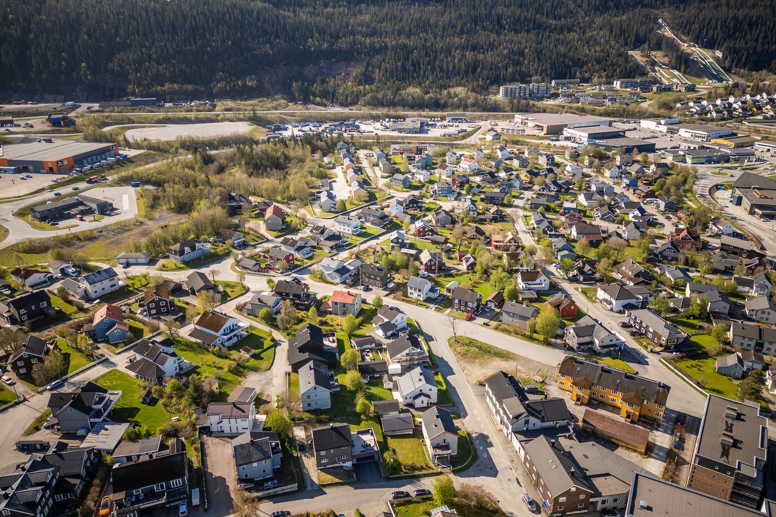 Kort vei til flotte turmuligheter både langs fjord og fjell Galleribilde