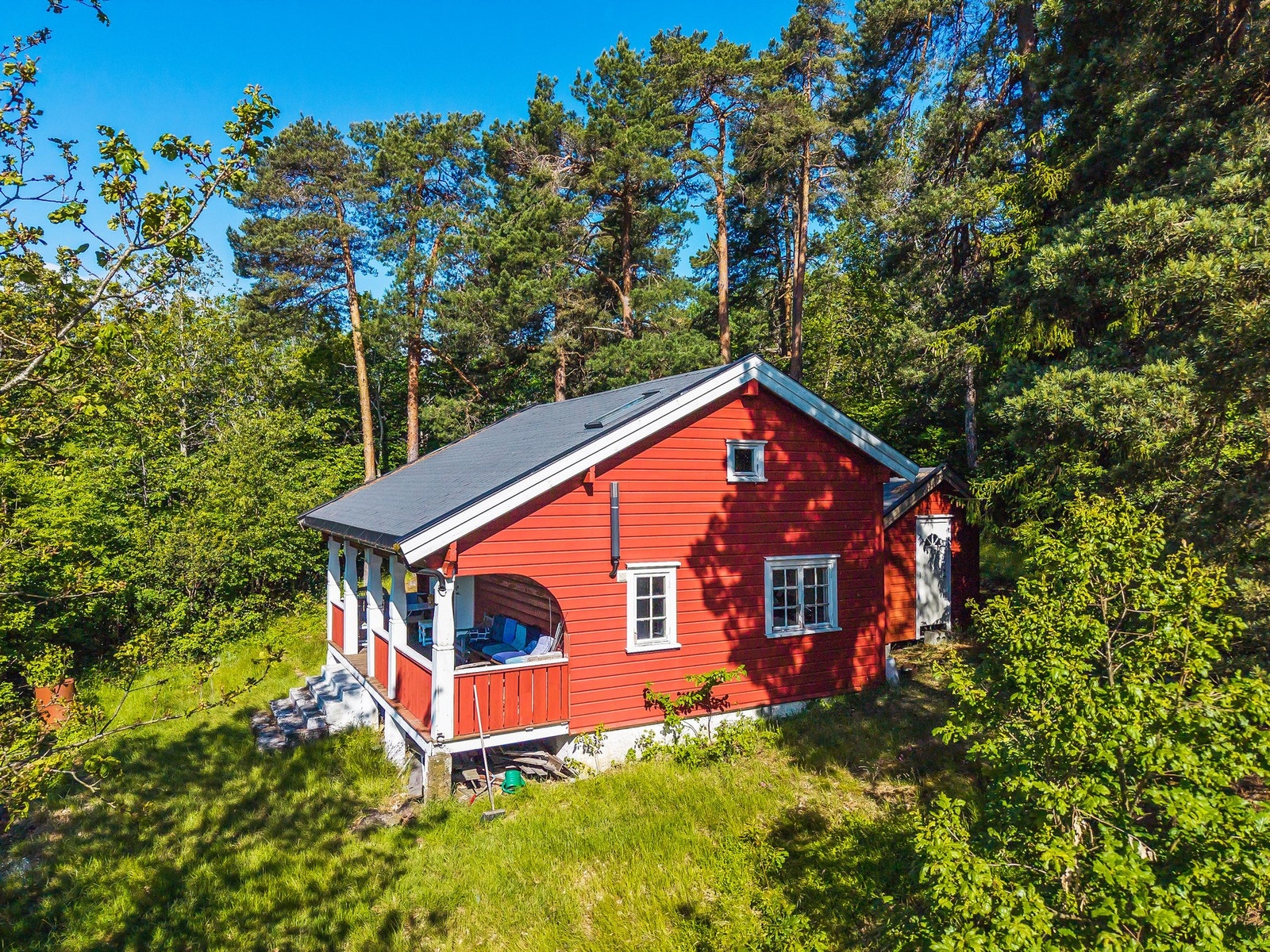 Nyere anneks i bakkant av hytta Galleribilde