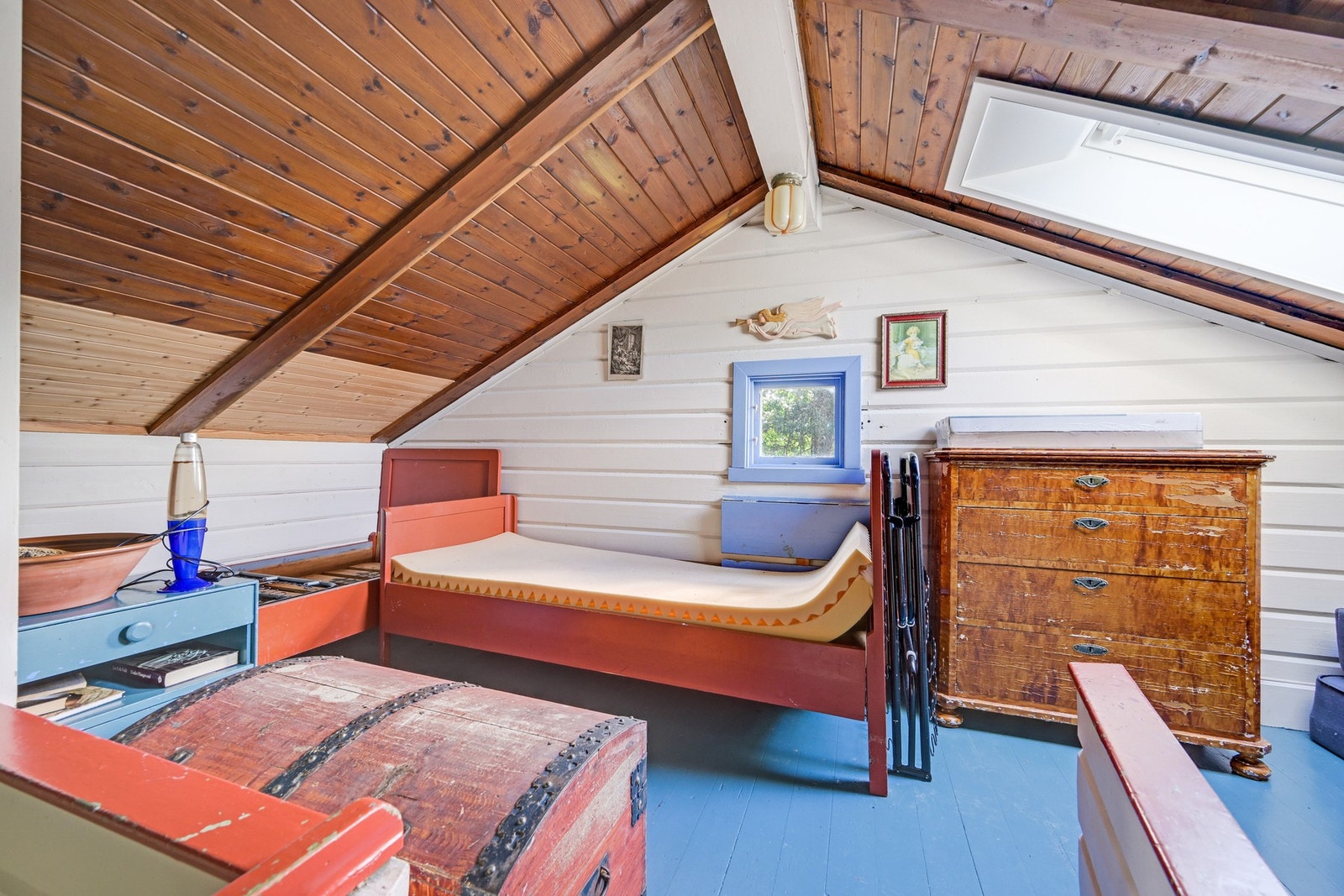 Lufting hems med takvindu Galleribilde