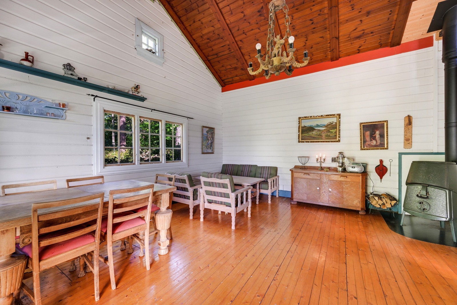 Herlig romfølelse med den åpne himlingen Galleribilde