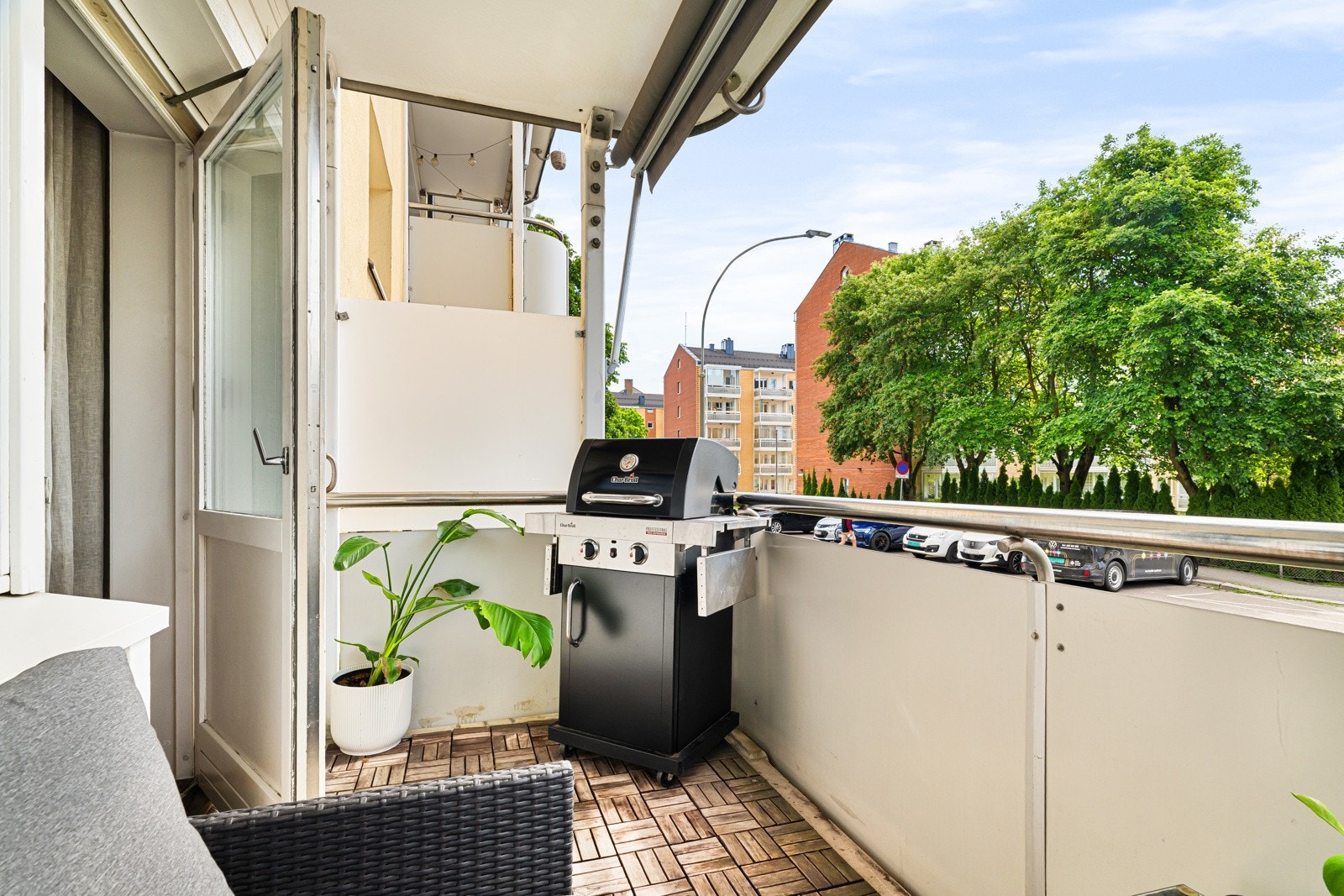 Stuen har utgang til en sydvendt balkong på ca. 6 m². Galleribilde