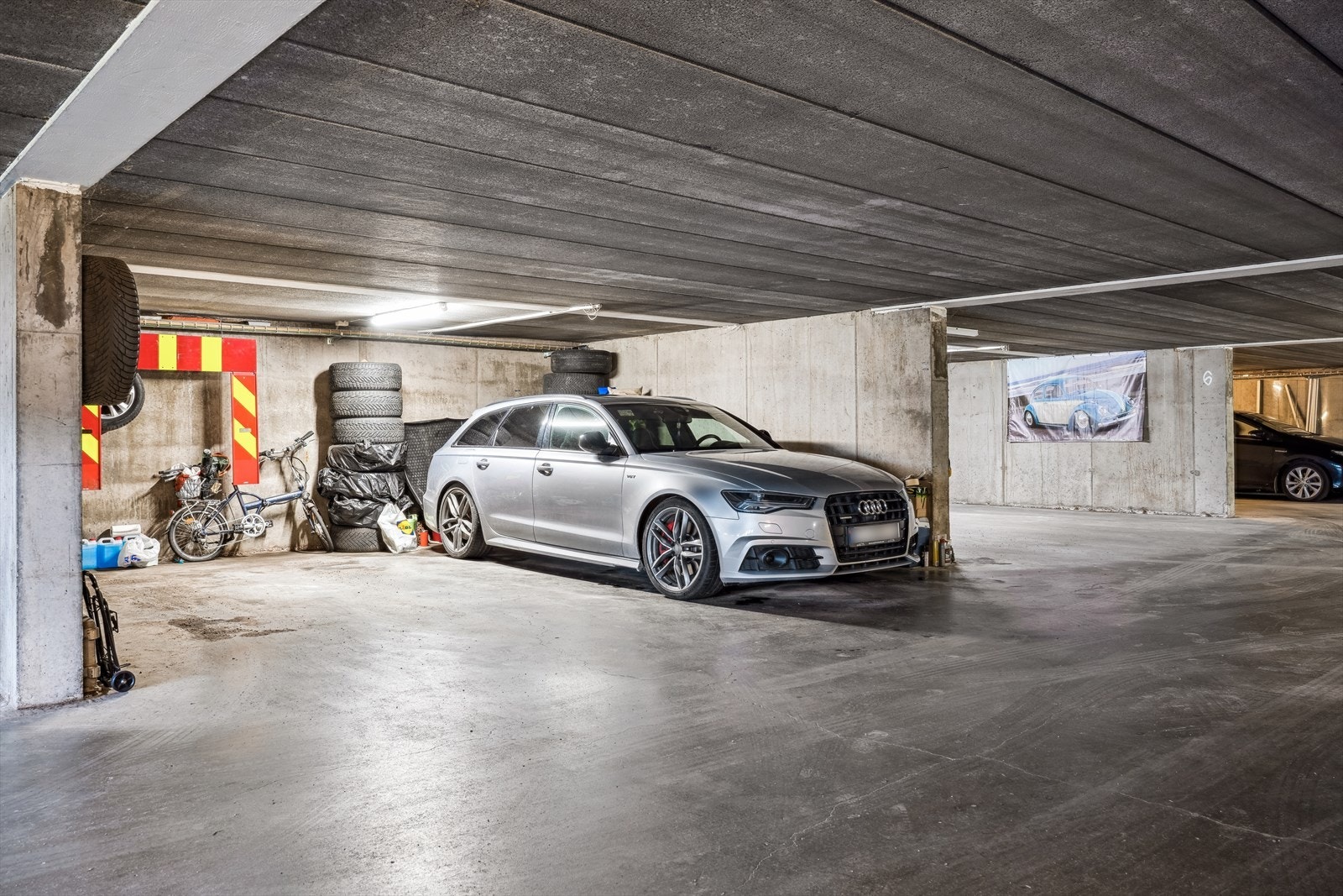 Garasjeplass. Galleribilde