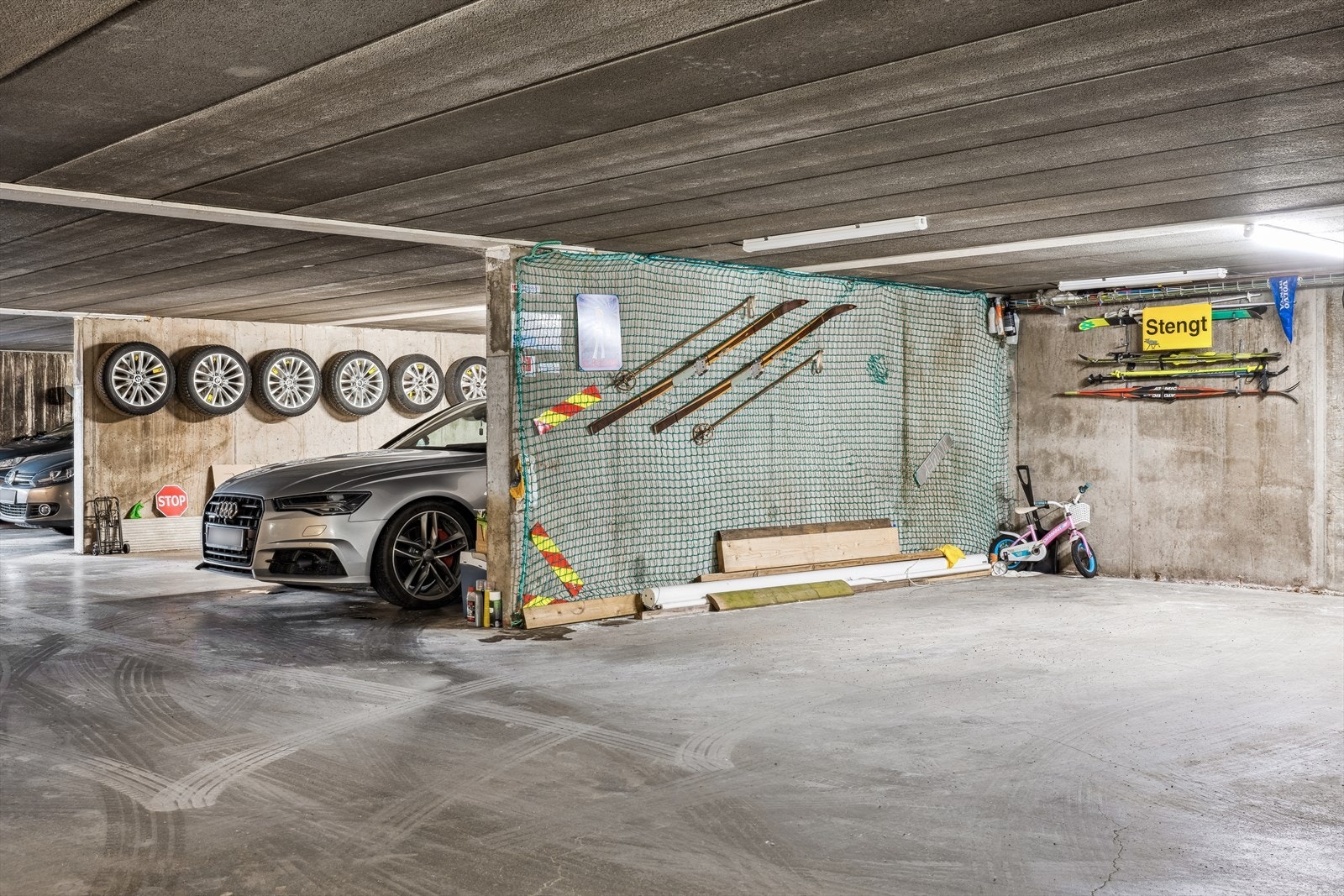 Garasjeplass nr 2. Galleribilde