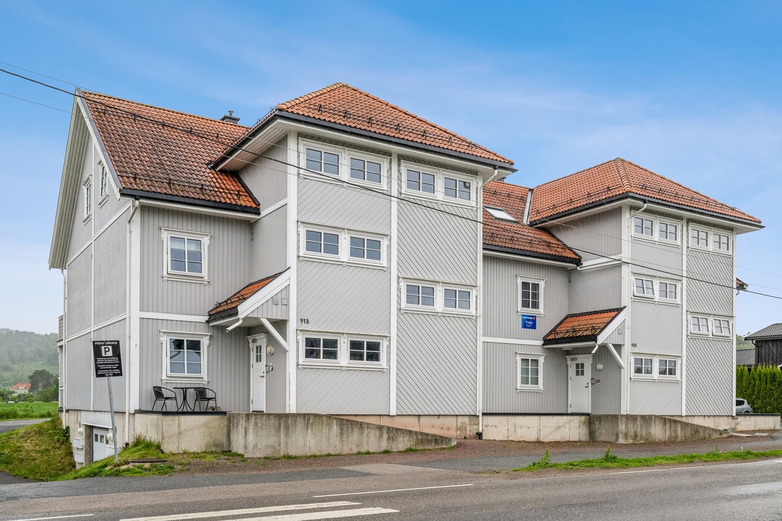 Fasade fra inngang Galleribilde