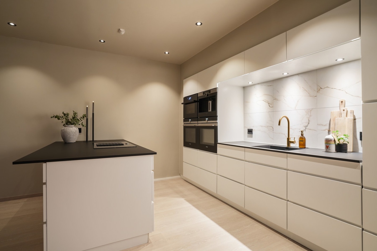 Moderne kjøkken fra Kvik (MANO-serien). Galleribilde