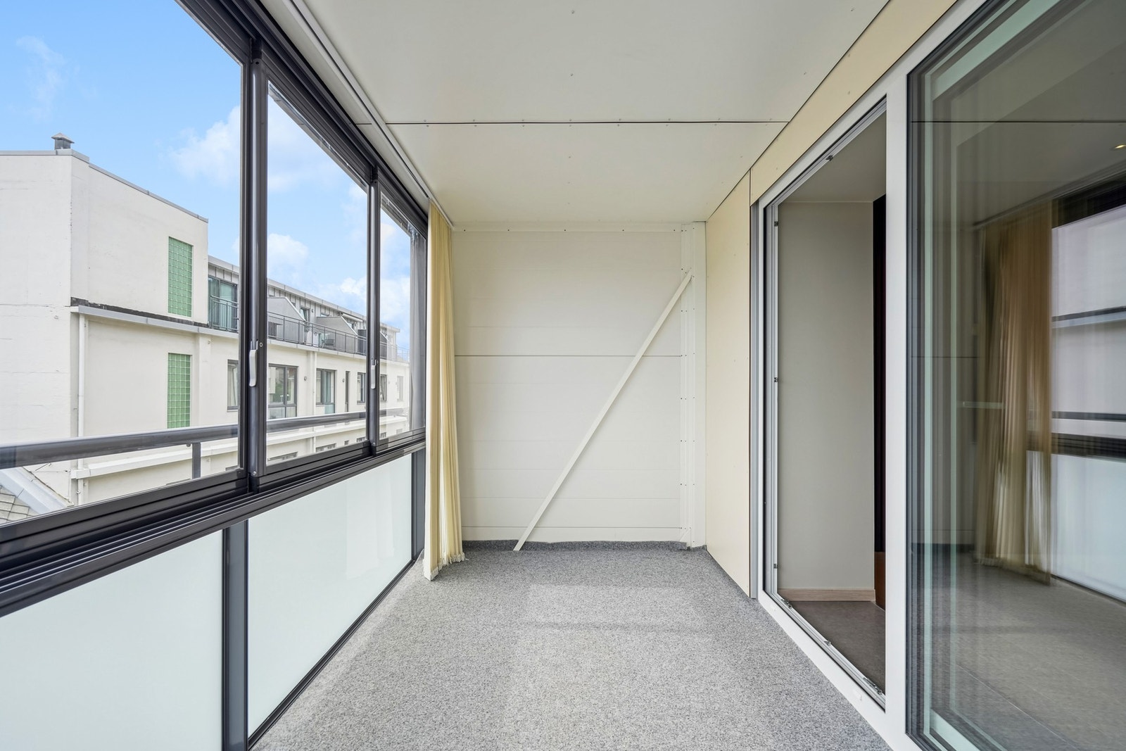 Innglasset balkong på 8 kvm. Galleribilde