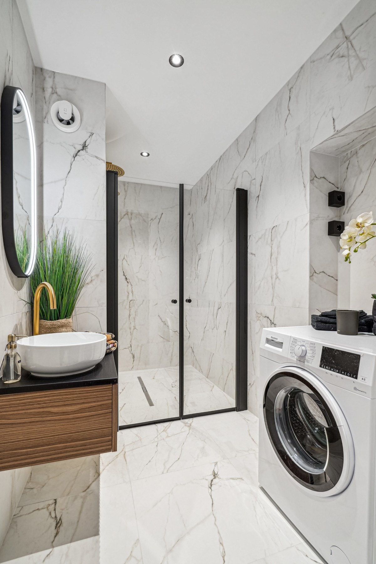 Dusjdører og innredning fra Vikingbad. Galleribilde