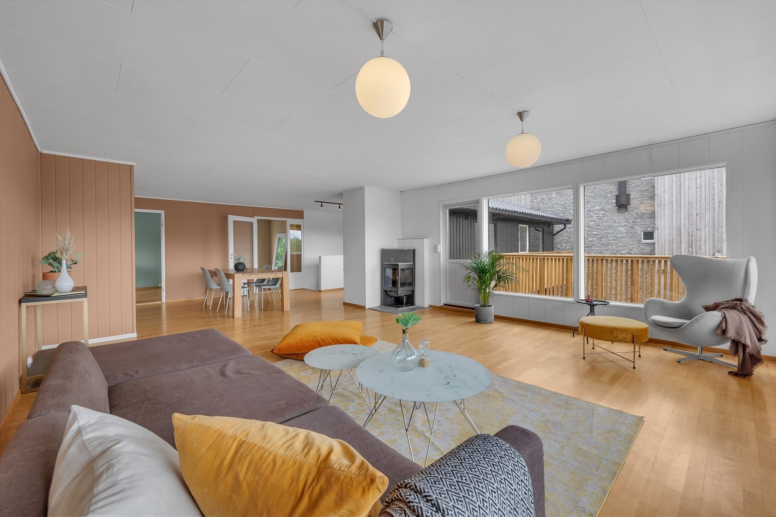 Stor og innholdsrik enebolig med gode leieinntekter beliggende i attraktivt, solrikt og barnevennlig området! Galleribilde