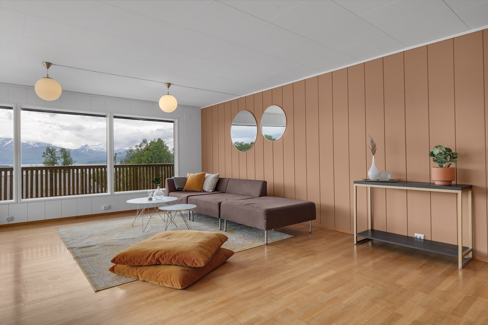 En stor enebolig med mange muligheter i et særdeles attraktivt og populært området. Galleribilde