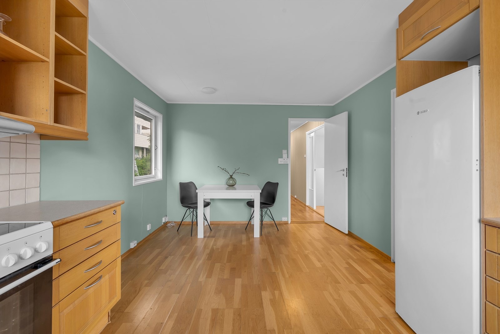 Plass til et stort kjøkkenbord. Galleribilde