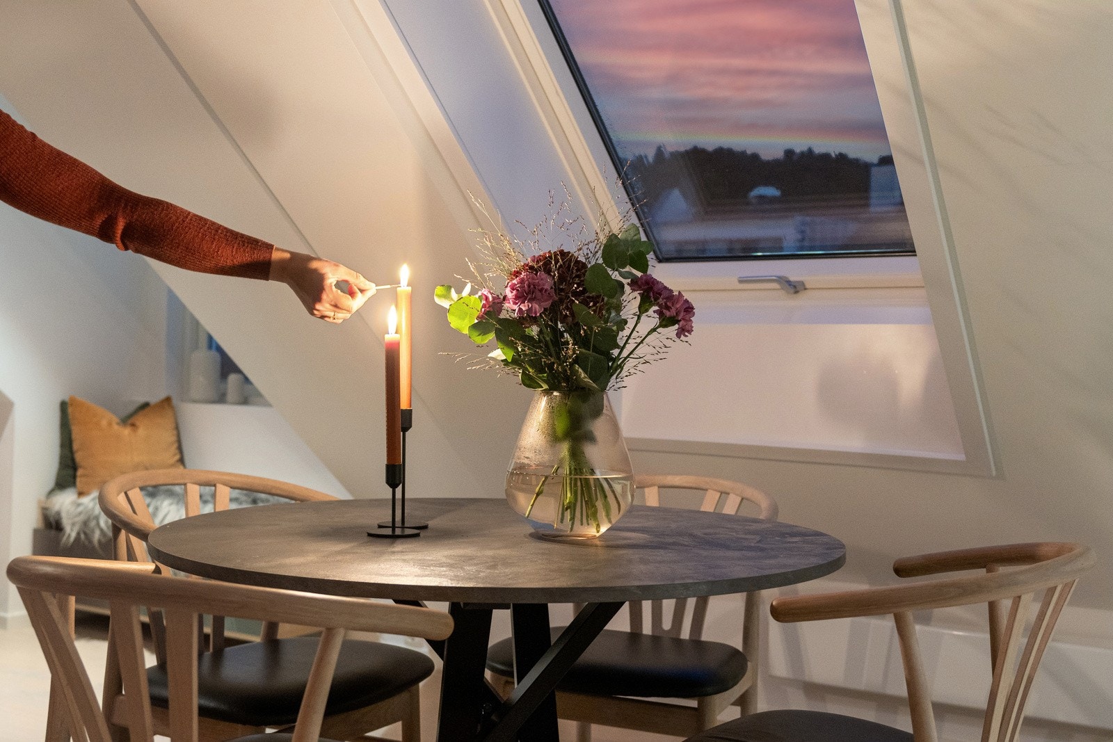 Ved spisebordet kan man nyte trivelige og sosiale kvelder. Galleribilde