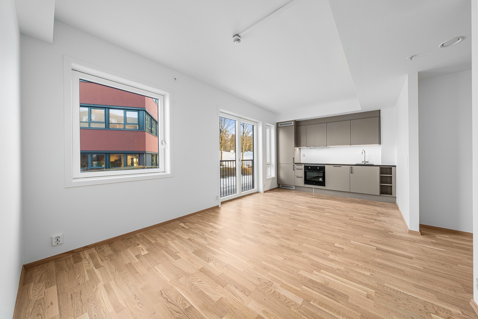 Kjøkken og stue er i åpen løsning. Galleribilde