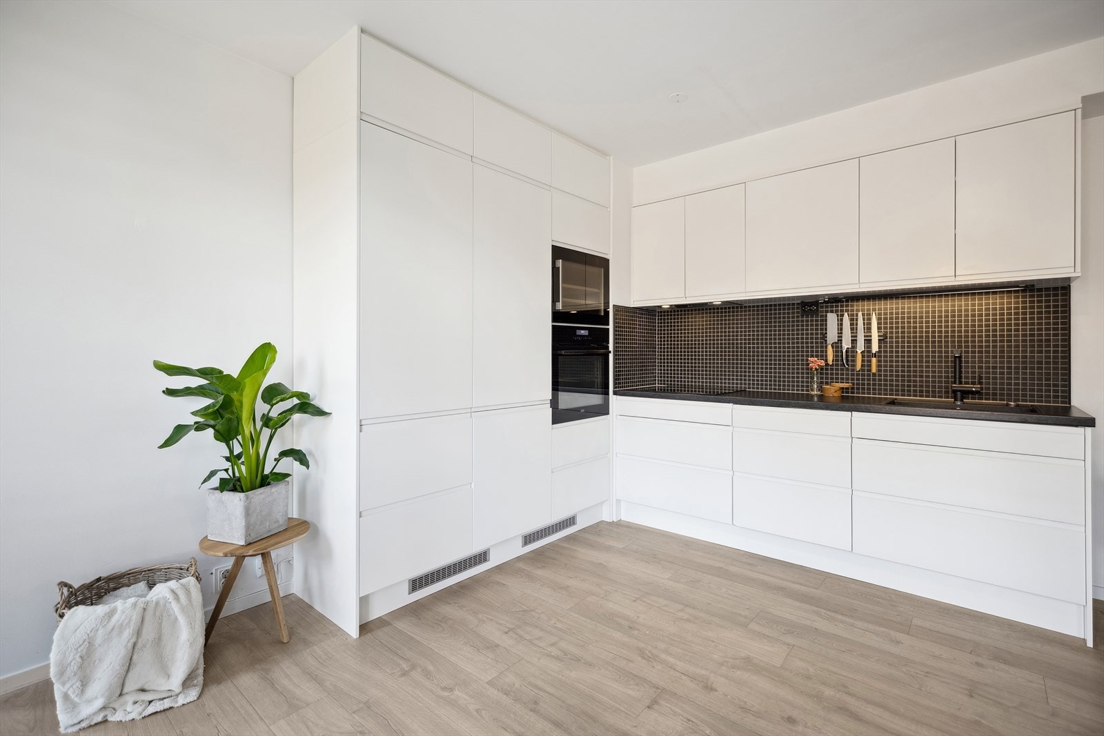 Integrerte hvitevarer på kjøkken Galleribilde