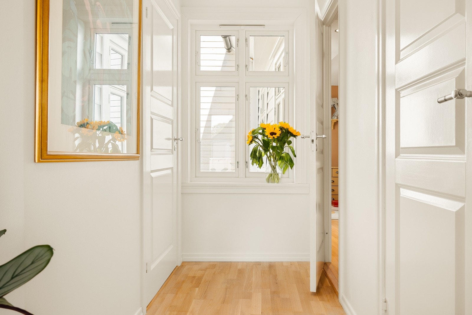 Entréen måler 5 kvm og har varmekabler i gulv. Galleribilde