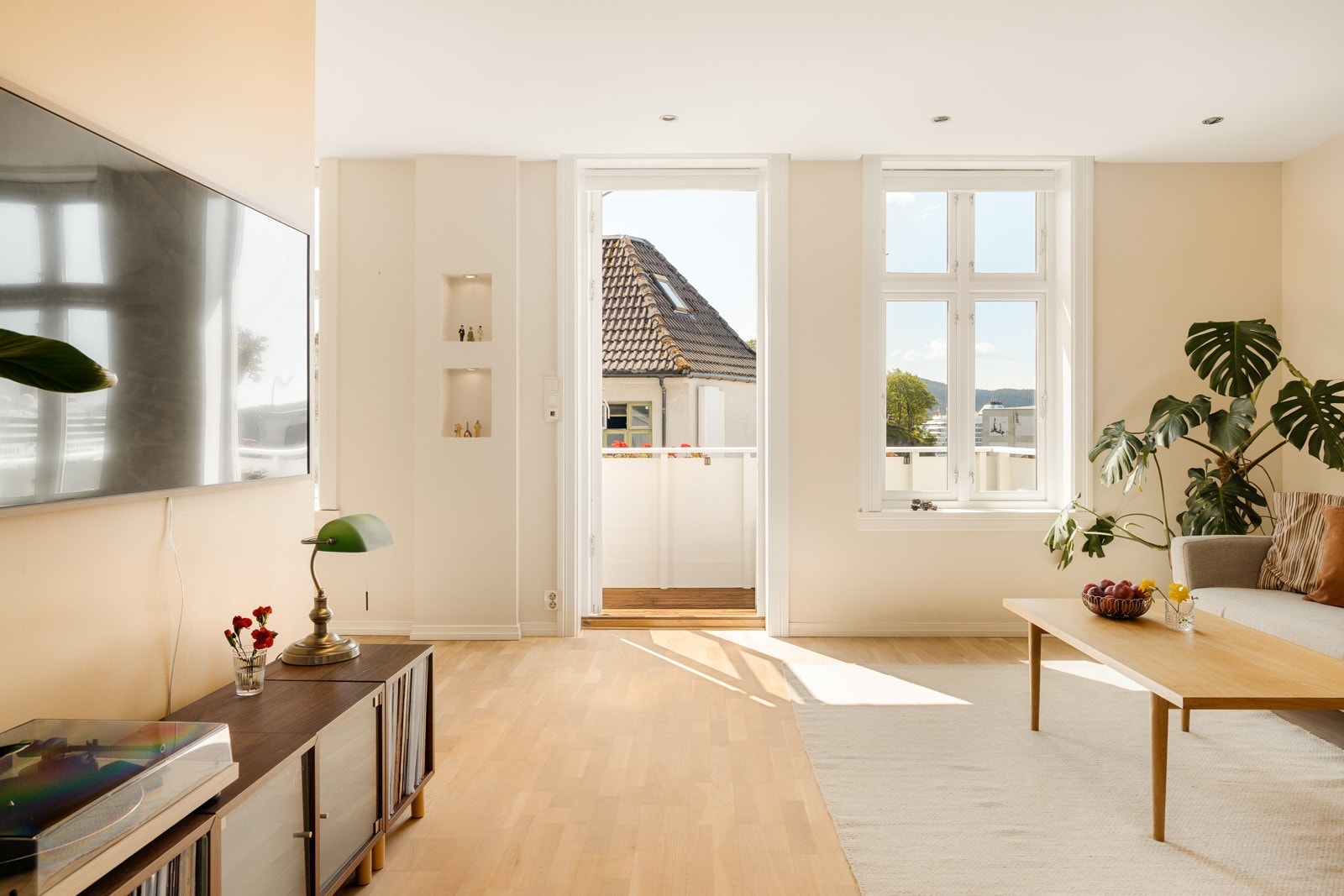 Det er varmekabler i alle gulv. Fra stuen er det utgang til en herlig balkong! Galleribilde