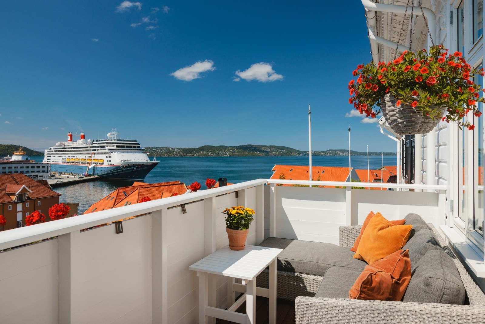 Nordre Skuteviksveien 5 presenteres av EIE eiendomsmegling, ved Cecilie Sandvik. Galleribilde