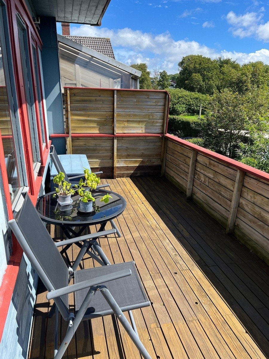 Terrasse med utgang fra annen etg. Galleribilde