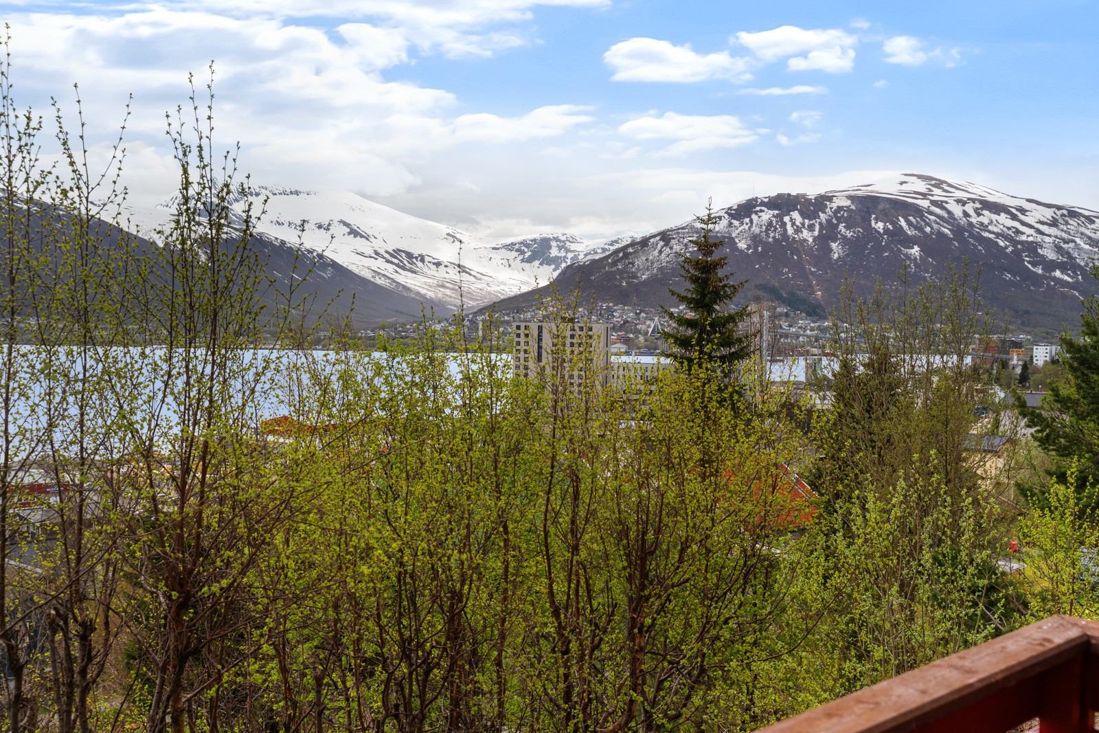Eller kanskje du planlegger din neste fjelltur ved å sjekke forholdene på andre siden?