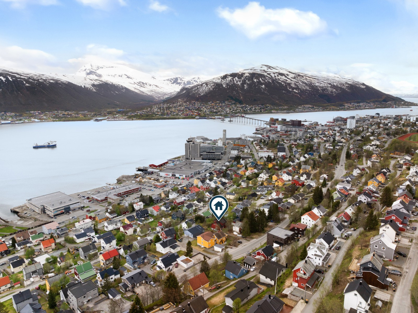 Det er gangavstand til barnehage, skole, dagligvare og sentrum.