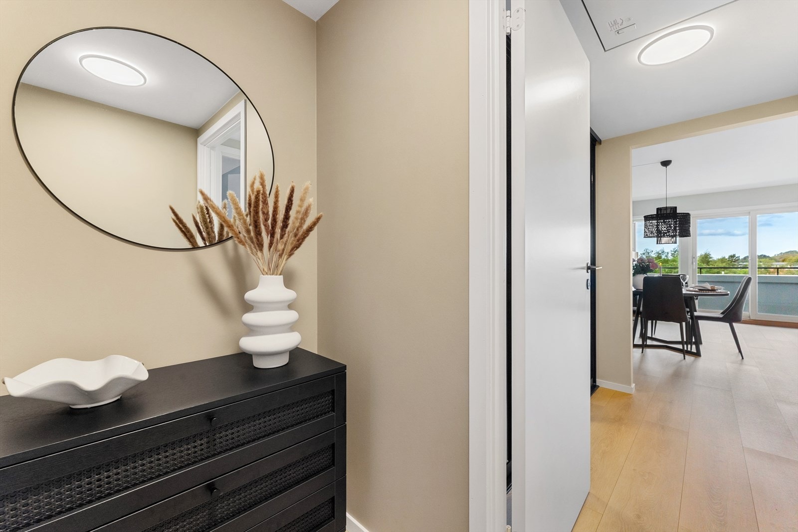 - Entreen har en størrelse på 1,9 m² - Galleribilde