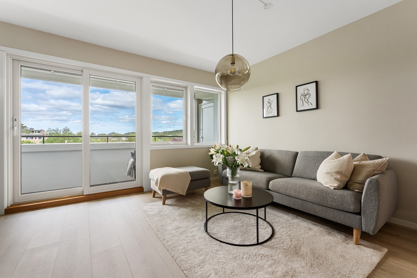 - Leiligheten ble pusset opp i 2022 og holder en lekker standard med flotte kvaliteter - Galleribilde