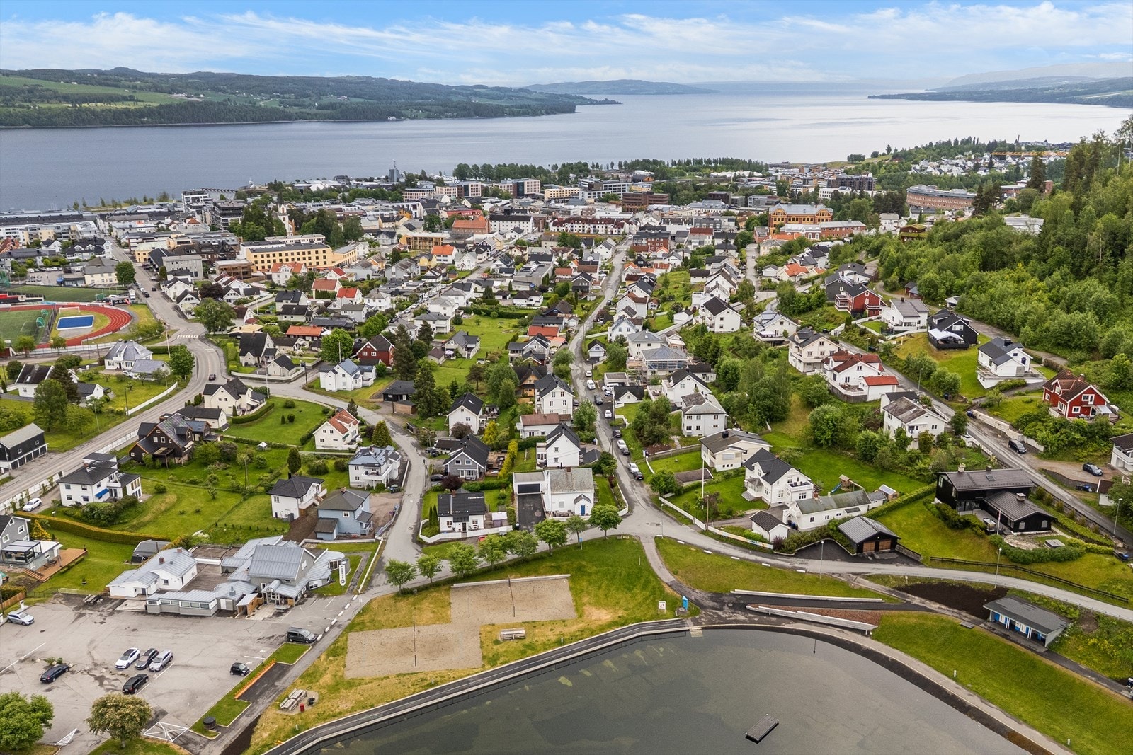 Fastland friluftsbad og Hovdebakken øverst i samme gate - Gangavstand til Mjøsa, båthavn, strand, etc Galleribilde